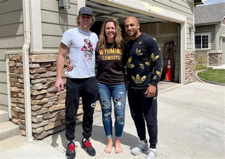Austin Ekeler’s Girlfriend: Who is Austin Ekeler Dating?