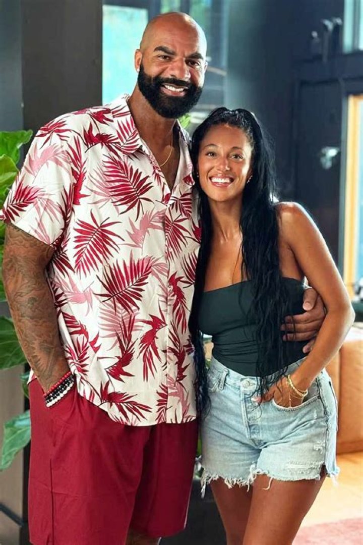 Carlos Right’s Girlfriend: Who is Carlos Right Dating?