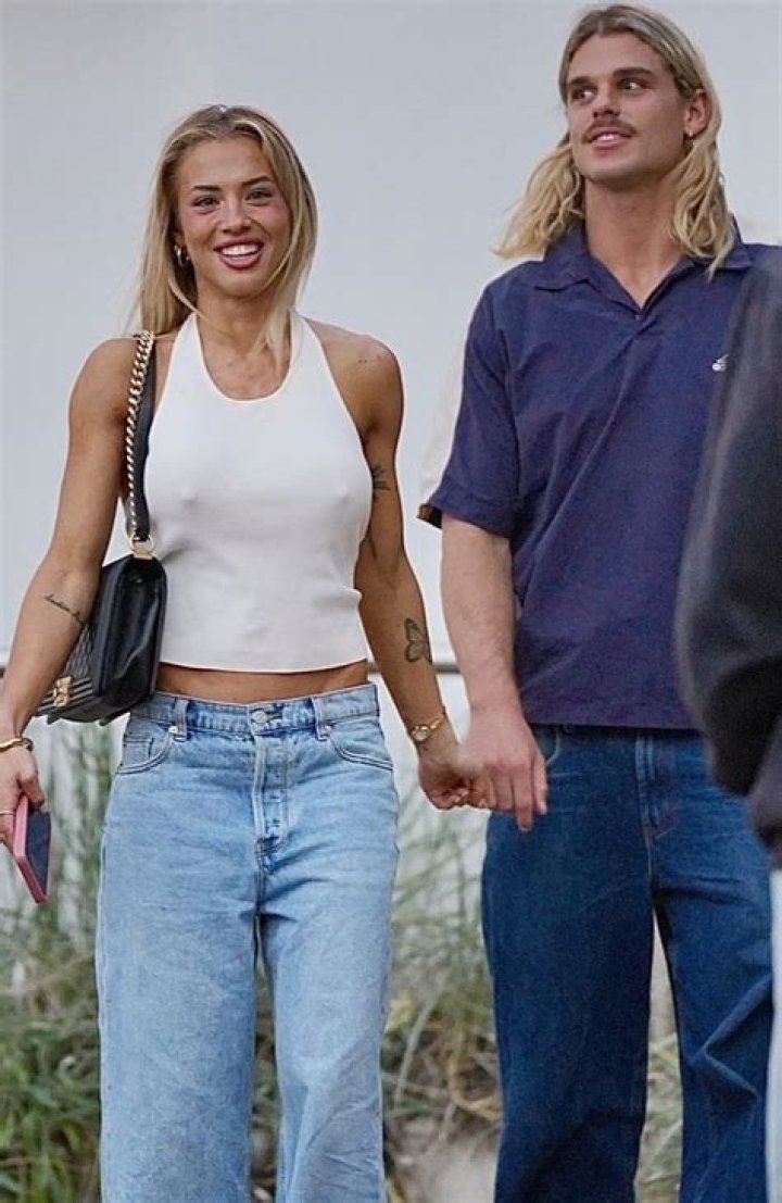 Emilee Hembrow’s Boyfriend: Who is Emilee Hembrow Dating?