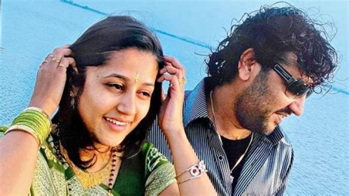 Kirtidan Gadhvi’s Girlfriend: Who is Kirtidan Gadhvi Dating?