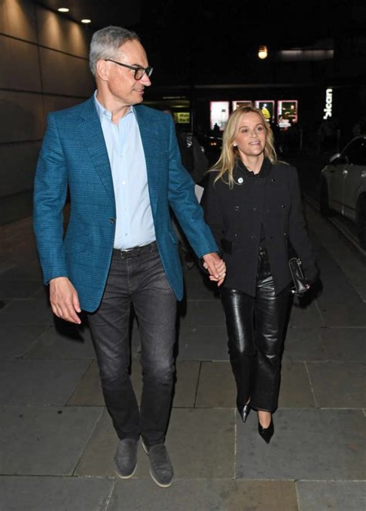 Oliver Hollo’s Boyfriend: Who is Oliver Hollo Dating?