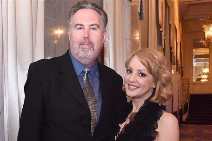 Wendi McLendon-Covey’s Husband: Who is Wendi McLendon-Covey Dating?