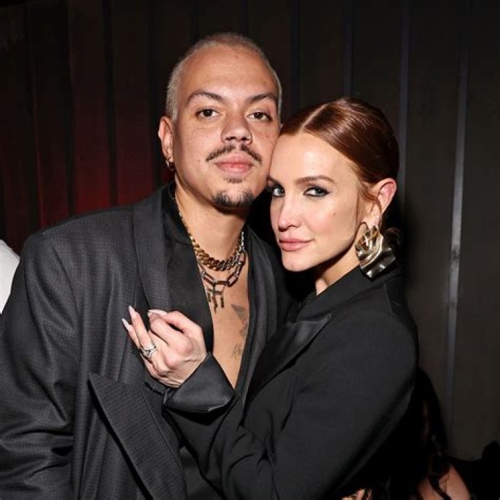 Who is Ashlee Evans-Smith Dating – Ashlee Evans-Smith's Boyfriend & Exes