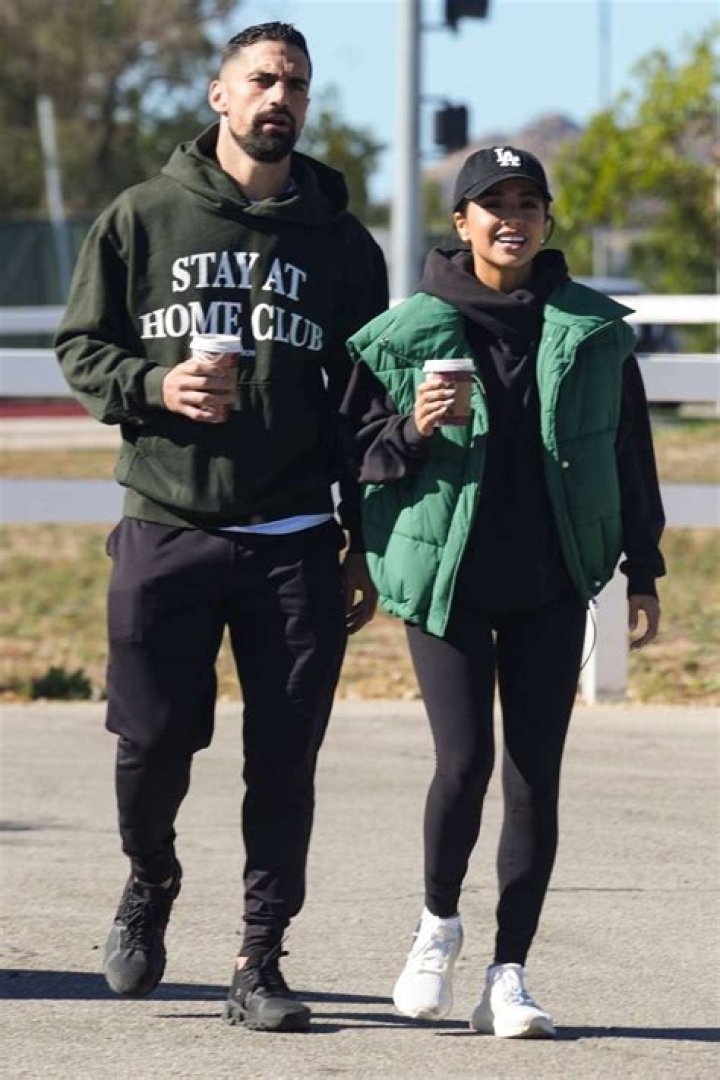 Who is Becky G Dating – Becky G's Boyfriend & Exes