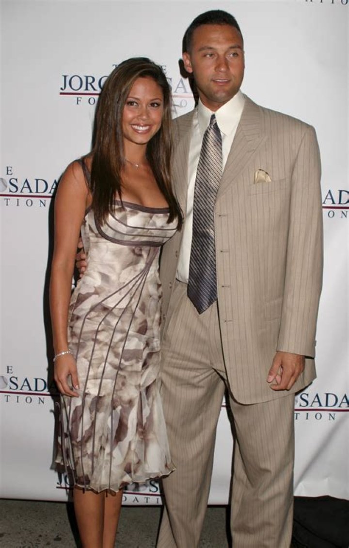 Who is Elisa Jordana Dating – Elisa Jordana's Boyfriend & Exes