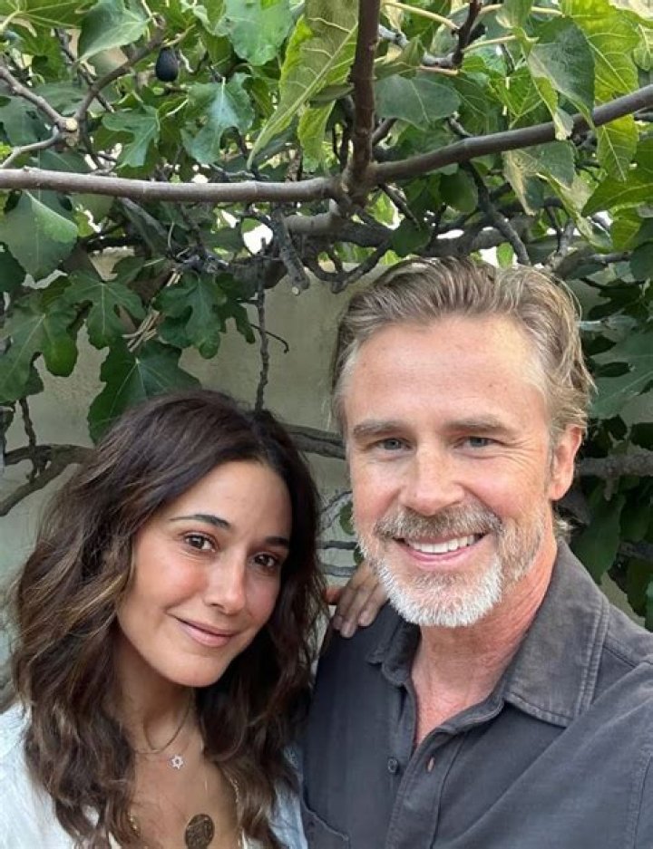 Who is Emmanuelle Chriqui Dating – Emmanuelle Chriqui's Boyfriend & Exes