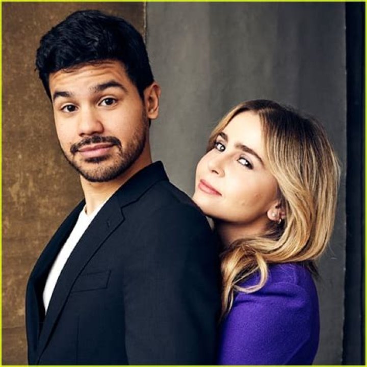 Who is Mae Whitman Dating – Mae Whitman's Boyfriend & Exes